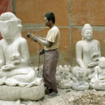 Man carves the Buddha statue